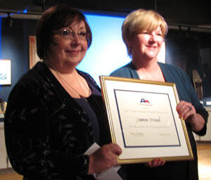 Joanne Frimel (left) receives the James F. Veninga Outstanding Teaching of the Humanities Award from HTx board member Leslie Blanton.