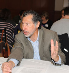 Armando Alonzo leads a workshop in Fort Worth