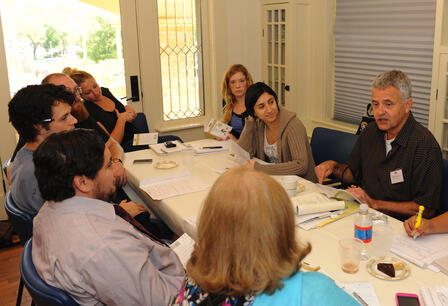 John P. Rumrich leads a primary source workshop.