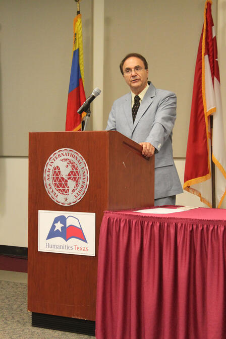 Michael Les Benedict, professor emeritus of history at The Ohio State University, delivers the keynote address in Laredo. Michael Les Benedict gives Keynote in Laredo
